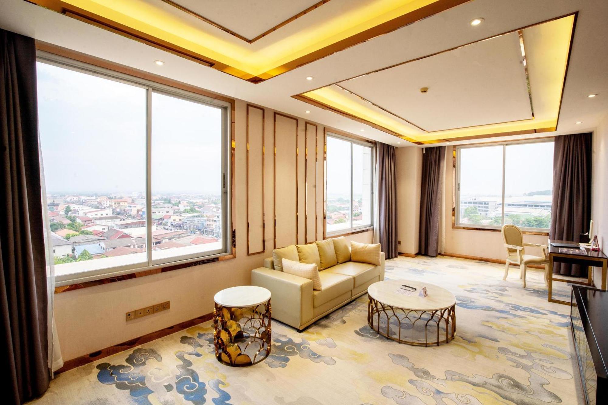 St Hotel Wattay Airport Vientiane Dış mekan fotoğraf